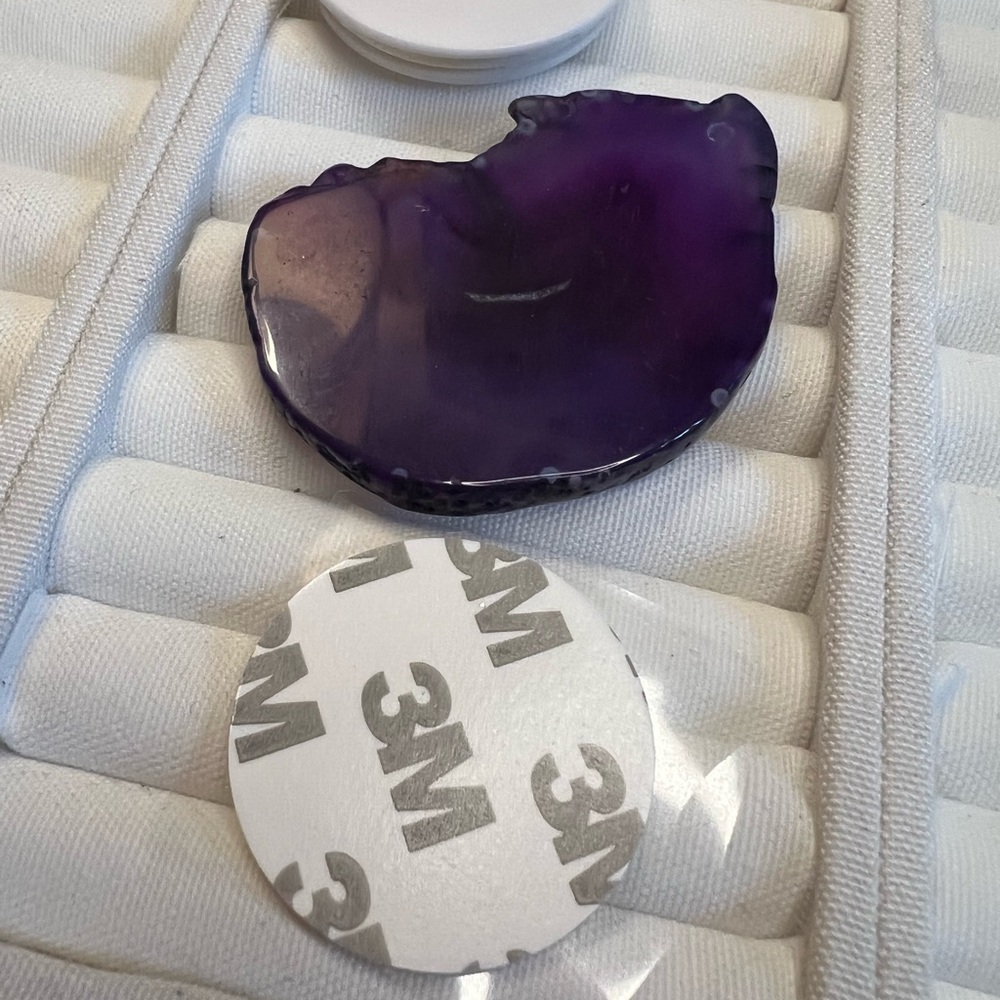Kinsley Armelle Purple pop socket